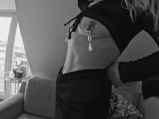 Enjoying my new 6 mm gold piercings and pearl attachments in front of The Master 🥰