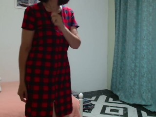 указательный палец в волосатой пизде МИЛФЫ довел ее до оргазма