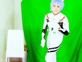 Cosplay Rei Ayanami Moves in Silence – Only the Sound of Her Suit