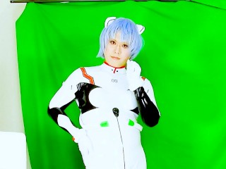 Cosplay Rei Ayanami Moves in Silence – Only the Sound of Her Suit