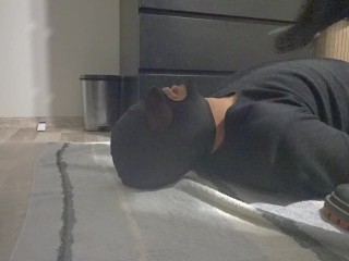 After cleaning my shoes, I cleaned his mouth with my pee.