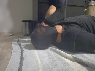 After cleaning my shoes, I cleaned his mouth with my pee.