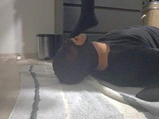 After cleaning my shoes, I cleaned his mouth with my pee.