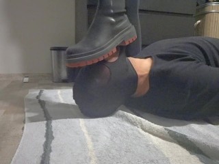 After cleaning my shoes, I cleaned his mouth with my pee.