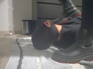 After cleaning my shoes, I cleaned his mouth with my pee.