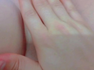 Abriéndome la rayita con desesperación