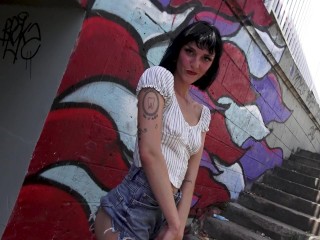 Je remplis la chatte de sperme de cette touriste belge dans les WC public de Paname