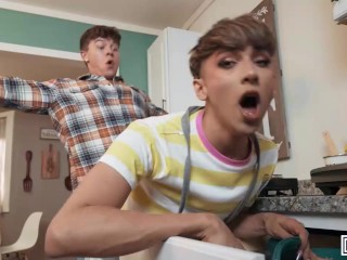 MEN - Thanksgiving Turns Into A Messy Threesome Featuring Drake Von, Foxy Alex And Cherry Kiss