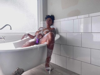 Lyric Sky Wild Dildo Masturbation and Hard Pussy Pounding-Steamy Clawfoot Tub Bubble Bath