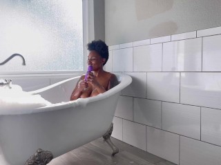 Lyric Sky Wild Dildo Masturbation and Hard Pussy Pounding-Steamy Clawfoot Tub Bubble Bath