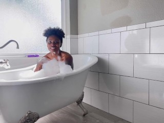 Lyric Sky Wild Dildo Masturbation and Hard Pussy Pounding-Steamy Clawfoot Tub Bubble Bath
