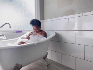 Lyric Sky Wild Dildo Masturbation and Hard Pussy Pounding-Steamy Clawfoot Tub Bubble Bath