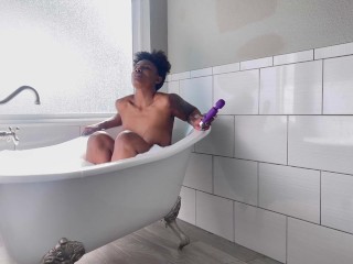 Lyric Sky Wild Dildo Masturbation and Hard Pussy Pounding-Steamy Clawfoot Tub Bubble Bath