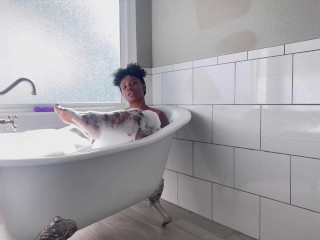 Lyric Sky Wild Dildo Masturbation and Hard Pussy Pounding-Steamy Clawfoot Tub Bubble Bath
