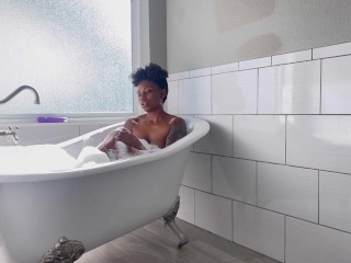 Lyric Sky Wild Dildo Masturbation and Hard Pussy Pounding-Steamy Clawfoot Tub Bubble Bath