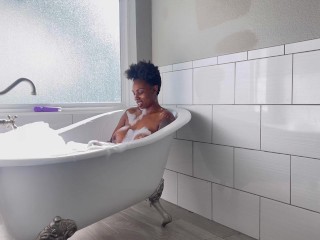 Lyric Sky Wild Dildo Masturbation and Hard Pussy Pounding-Steamy Clawfoot Tub Bubble Bath