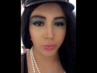 Beurette qui suce le gode 