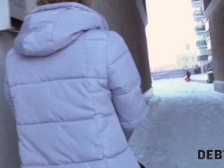 Debt4k. Calibri Angel hat kein Geld, um Schulden zurückzuzahlen