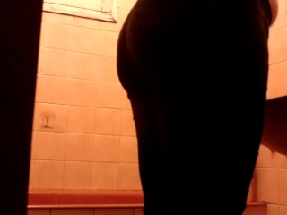 caméra de voyeur dans la salle de bain maman amatrice swingermc