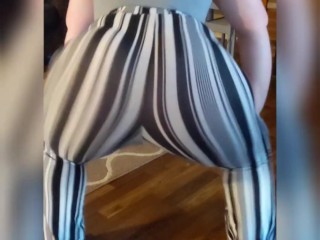 White Teen Shaking Her Booty - Joven Werita Moviendo El Culo