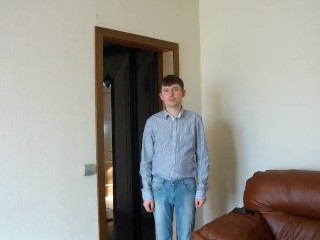 Русская госпожа учит лизать и устраивает порку парню в поясе верности!