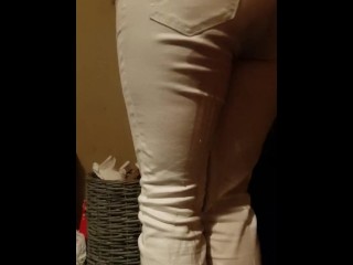 Girlfriend wets her white Jean's. Cant be bothered to go to the toilet ;)