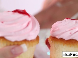 Elsa and Daisy play with some cupcakes and each other!