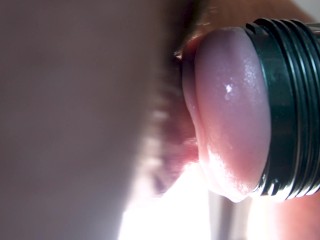 Ma bite remplie de lubrifiant je baise mon Fleshlight profondément