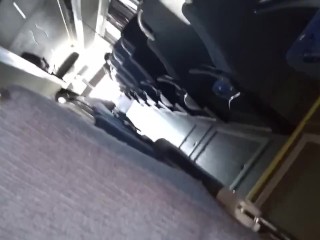 Sexy Chico hétero se hace una paja en un bus público