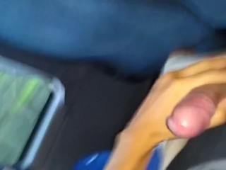 Sexy Chico hétero se hace una paja en un bus público