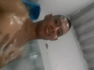 Una pajita en el baño