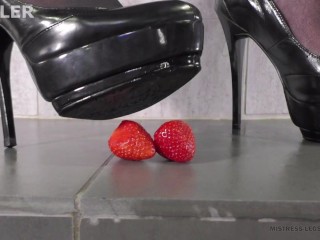 Food crushing with high heels and barefoot trailer