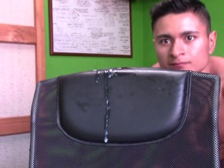 ¡¡Se siente bien rico... unos minutos FROTANDO MI SILLA hasta correrme duro!!!