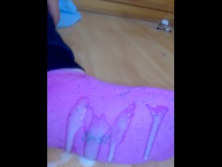 I cum on her Teen soles ( in sneakersocks)