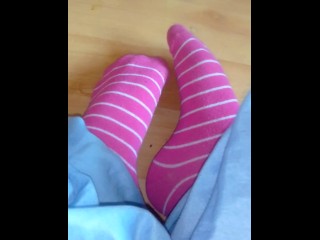 Teen Babe show me her cute feet in pink socks