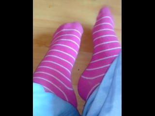 Teen Babe show me her cute feet in pink socks