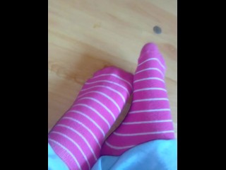 Teen Babe show me her cute feet in pink socks