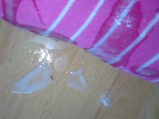 I cum horny on her  teen soles (she ist wearing pink socks)