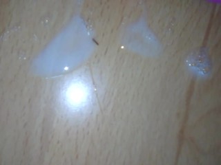 I cum horny on her  teen soles (she ist wearing pink socks)