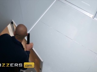 Brazzers - Big Tit BBW Maserati Gets Stuck in Elevator