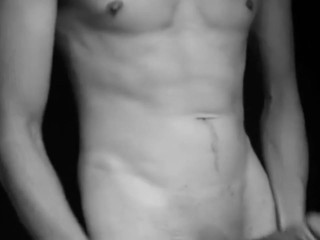 Chico caliente se desnuda ante la camara