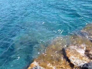 Mi ha fatto squirtare in riva al mare, e io l'ho ringraziato succhiandogli il cazzo - bevo la sborra