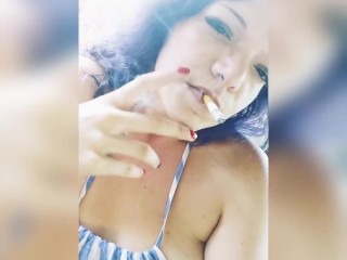 Just having a quick smoke ♡