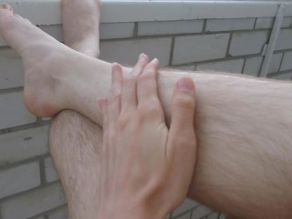 ГОСПОЖА ЗАСТАВЛЯЕТ СВОЮ СУЧКУ СЛИЗАТЬ СПЕРМУ ЕБАРЯ С ПУШИСТЫХ НОЖЕК