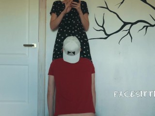 Mistress orders to lick pussy to orgasm while reading a book, cunnilingus in the office –Facesitting