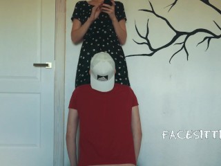 Mistress orders to lick pussy to orgasm while reading a book, cunnilingus in the office –Facesitting