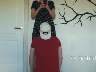 Mistress orders to lick pussy to orgasm while reading a book, cunnilingus in the office –Facesitting