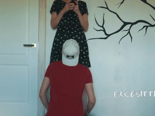 Mistress orders to lick pussy to orgasm while reading a book, cunnilingus in the office –Facesitting