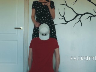 Mistress orders to lick pussy to orgasm while reading a book, cunnilingus in the office –Facesitting