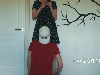 Mistress orders to lick pussy to orgasm while reading a book, cunnilingus in the office –Facesitting